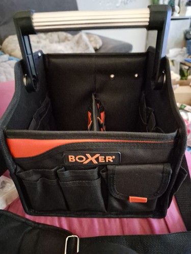 Werkzeugtasche offen mit